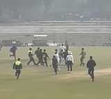 Three Fans Invaded Together to Meet Virat Kohli at Arun Jaitley Stadium Video goes Viral