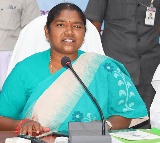 Teenmár Mallanna Must Decide Whether He Belongs to Our Party or Not: Minister Seethakka