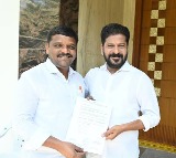 Congress issues Showcause notice to Teenmar Mallanna
