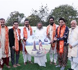 Sri Sri Ravi Shankar Unveils 'Shiva Shiva Shankara' Song from Vishnu Manchu’s 'Kannappa'