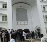 Man throws chappal on to judge