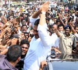 Jagan reaches mirchi yard