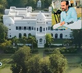 This is the royal palace that belongs to Saif Ali Khan the Nawab Of Pataudi