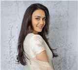Preity Zinta Clarifies Stance on Politics and Rahul Gandhi Amid Controversy