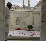 Devendra Fadnavis Backs Call To Remove Aurangzebs Tomb Slams Congress
