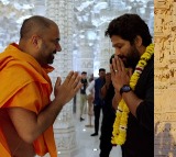 Allu Arjun Visits Swami Narayan Temple in Abu Dhabi
