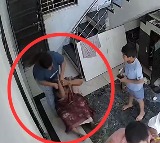 Daughter in law Assaults Elderly Mother in law in Gwalior Viral Video