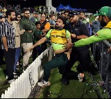 Pakistan Cricketer Kushdil Shah Tries to Attack Fans