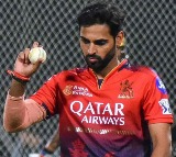 Bhuvneshwar Surpasses Bravo to Set New IPL Bowling Record