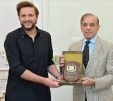Shahid Afridi Honored by Pakistan PM Amidst India Pakistan Tensions