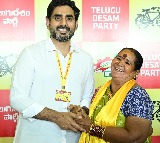 Nara Lokesh Poses With 1100 Party Workers