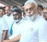 Singaiah Family Receives 10 Lakhs Check from YSRCP After Death