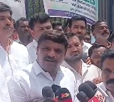 Teenmar Mallanna demands removal of Kasu Brahmananda Reddy statue