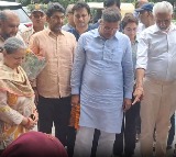 PWD Minister Parvesh Verma leads single-day drive to repair Delhi’s 3,400 potholes
