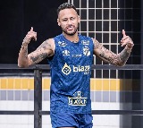 Neymar extends Santos contract until December 2025