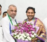 Sugavasi Balasubrahmanyam Joins YSRCP in Presence of Jagan