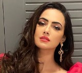 Sana Khan Mother Sayeda Passes Away Actress Shares Emotional Post
