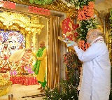 HM Shah offers prayers at Ahmedabad's Jagannath Temple, to attend key meetings later today