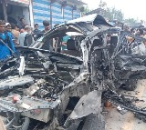 Pakistan Bomb Blast Kills Senior Official and Others