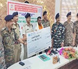 Top Maoist carrying Rs 5 lakh reward surrenders in Jharkhand’s Latehar