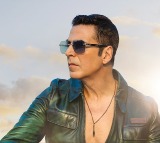 Akshay Kumar claims he is already scared after seeing Kajol & Twinkle Khanna together