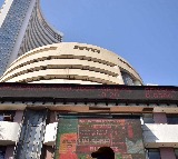 Indian stock market opens flat, IT stocks under pressure