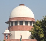 SC asks Telangana Speaker to decide on disqualification of 10 MLAs in three months