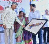 Nara Lokesh Efforts for Weavers Welfare Appreciable Says CM Chandrababu