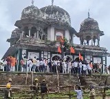 Political row erupts in UP after tomb outside Fatehpur mausoleum vandalised