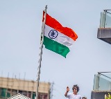 Shah Rukh Khan makes a special appearance with son AbRam on Independence Day