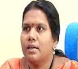 Peethala Sujatha Says YS Bharathi Can Travel Free to Amaravati