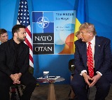 As they prepare to meet, Trump turns pressure on Zelensky saying he should give up territory (Ld)