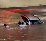 Thane Underpass Flooding Car Stranded Rescued by Locals