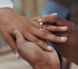 Mother discovers bride is her lost daughter at wedding