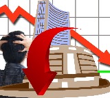 Stock market declines sharply amid selling pressure ahead of additional US tariffs