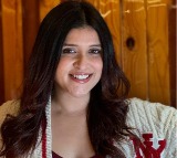 Mannara Chopra reveals she shot for the 'Gun Gunate Chale Mausam' song 26 hours straight