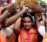 Byreddy Shabari TDP MP Wins Ganesh Laddu Auction in Kurnool