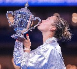 US Open: Sabalenka defends crown with win over Anisimova