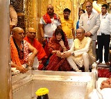 Mauritius PM Ramgoolam offers prayers at Kashi Vishwanath Temple in Varanasi
