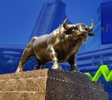 Stock market ends week on positive note, clock 8 consecutive session gains despite uncertainties