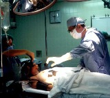 Pakistani Doctor Abandons Patient During Surgery for Nurse
