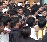 iPhone 17 Demand Causes Chaos at Mumbai Apple Store