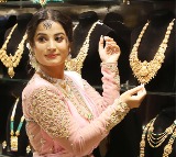 MCX Gold opens slightly lower, Silver rebounds 0.31 pc