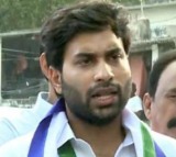 Devineni Avinash Demands Apology from Balakrishna