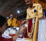 Gold reaches record high, poised for best month in 14 years