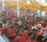 Vijayawada Indrakilaadri Teeming with Devotees for Dasara