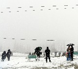 Snowfall, landslides close Srinagar-Jammu, Srinagar-Leh and Mughal Road in J&K