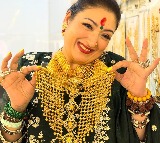 Govinda gifts wife Sunita Ahuja heavy gold necklace on Karwa Chauth, latter flaunts on social media