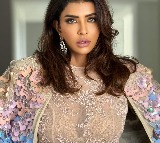 Manchu Lakshmi Journalist Apologizes for Age and Dress Question