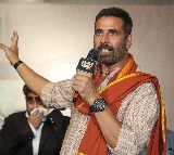 Akshay Kumar advises against three film deals for newcomers